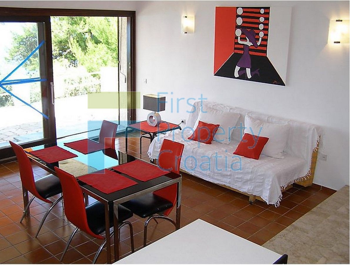 TG1009 - Apartmanska vila odmah iznad mora, Čiovo, na prodaju