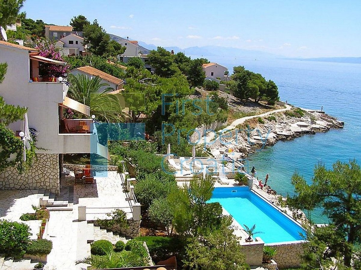 TG1009 - Apartmanska vila odmah iznad mora, Čiovo, na prodaju