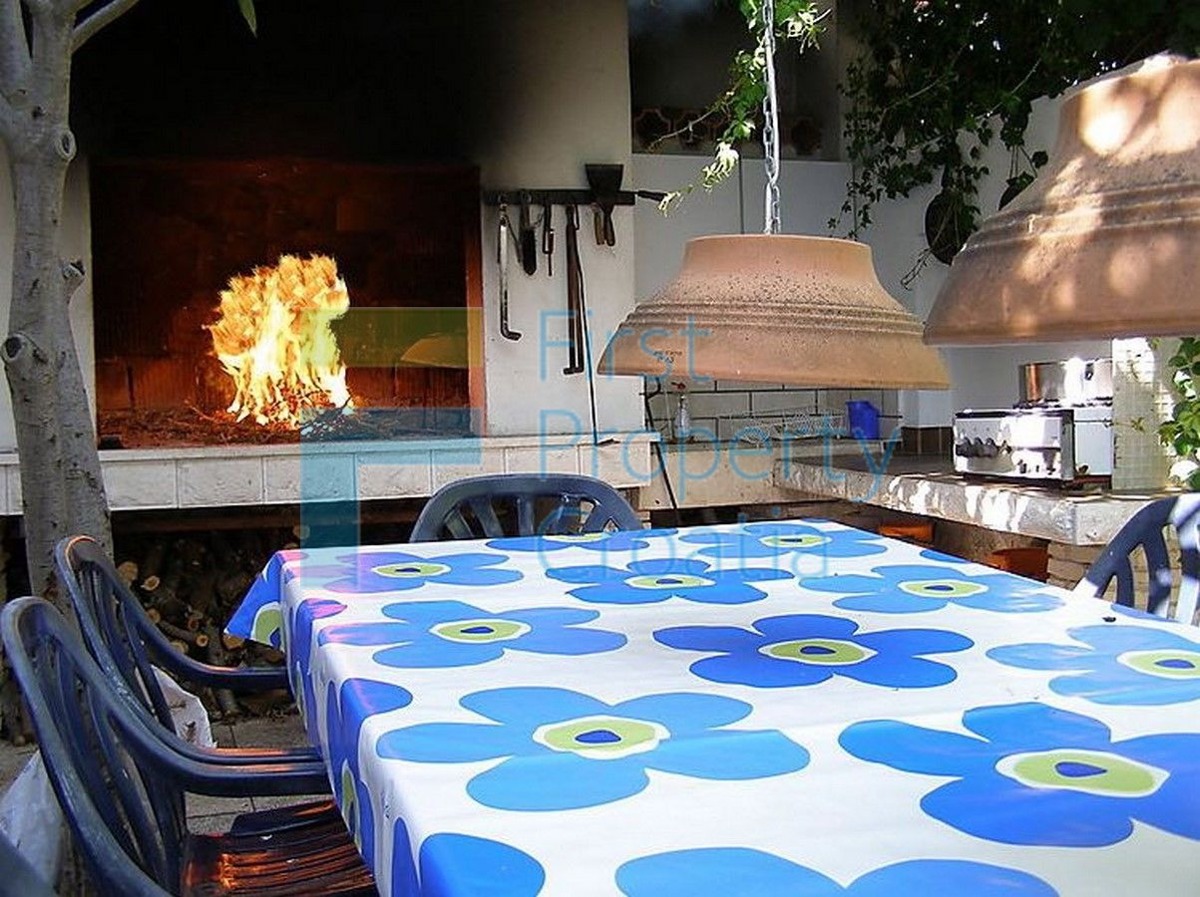 TG1009 - Apartmanska vila odmah iznad mora, Čiovo, na prodaju