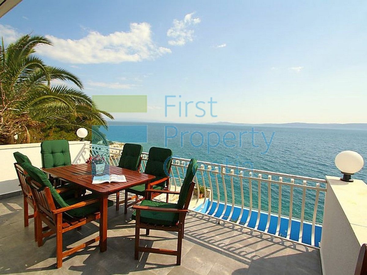 TG1009 - Apartmanska vila odmah iznad mora, Čiovo, na prodaju