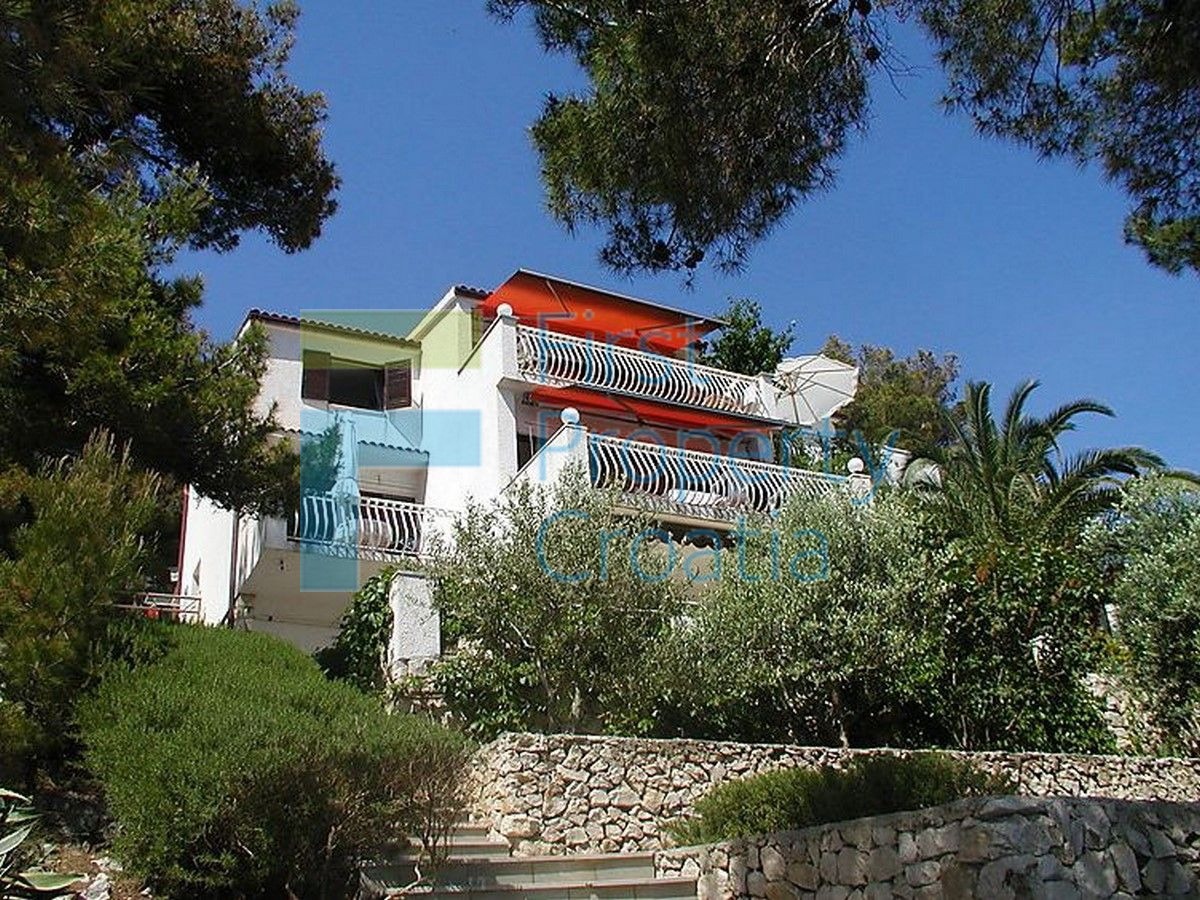 TG1009 - Apartmanska vila odmah iznad mora, Čiovo, na prodaju