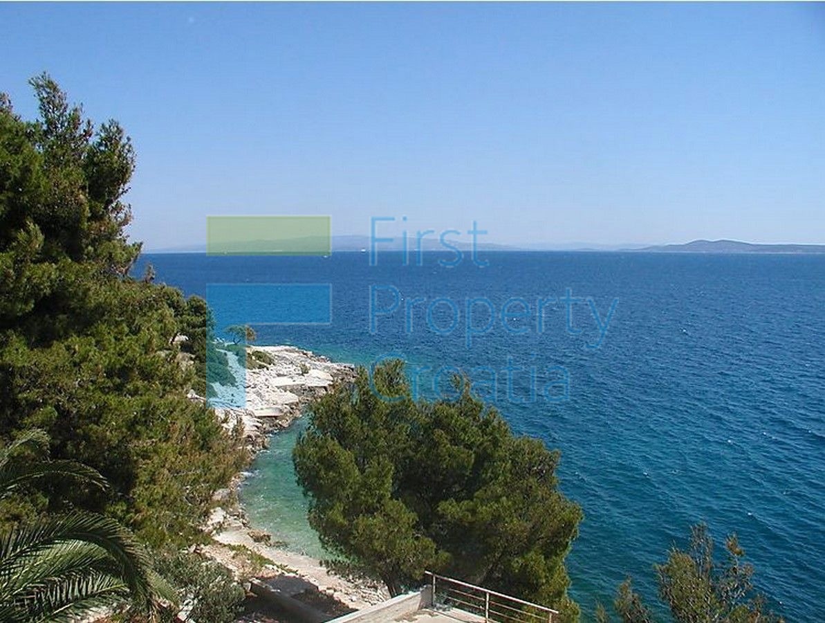 TG1009 - Apartmanska vila odmah iznad mora, Čiovo, na prodaju