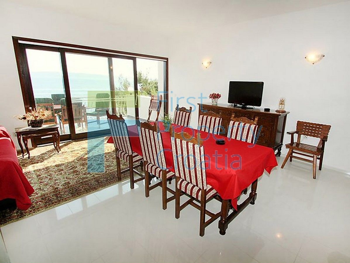 TG1009 - Apartmanska vila odmah iznad mora, Čiovo, na prodaju