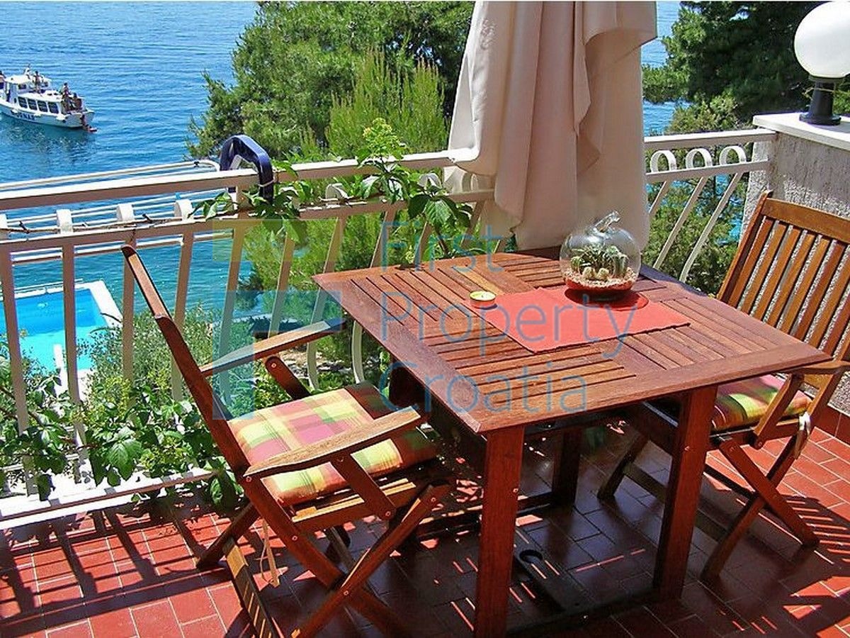 TG1009 - Apartmanska vila odmah iznad mora, Čiovo, na prodaju