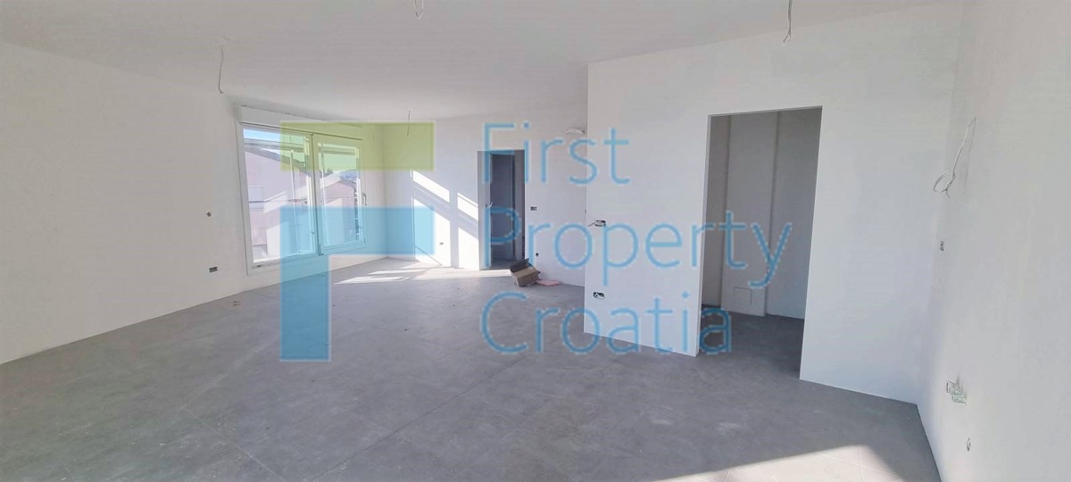 TG1622 - Apartmani s terasama s pogledom na more, Trogir, na prodaju