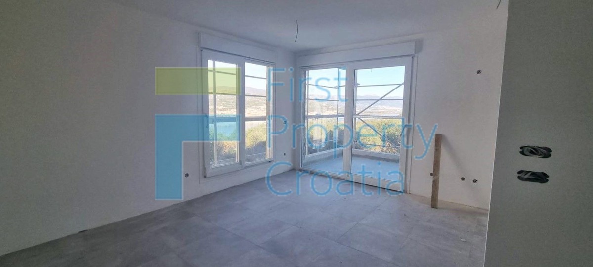 TG1622 - Apartmani s terasama s pogledom na more, Trogir, na prodaju