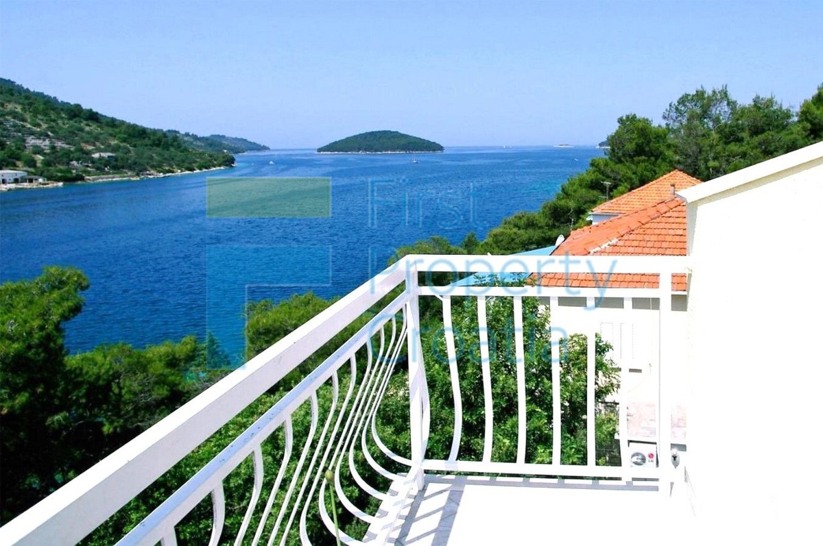 KO1696 - Mali obiteljski hotel odmah iznad mora, Korčula, na prodaju