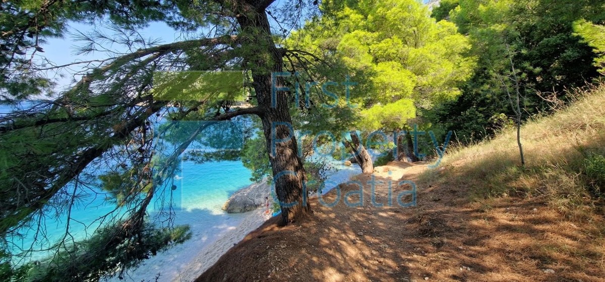 OM1673 - Građevinsko zemljište blizu mora, okolica Omiša, na prodaju