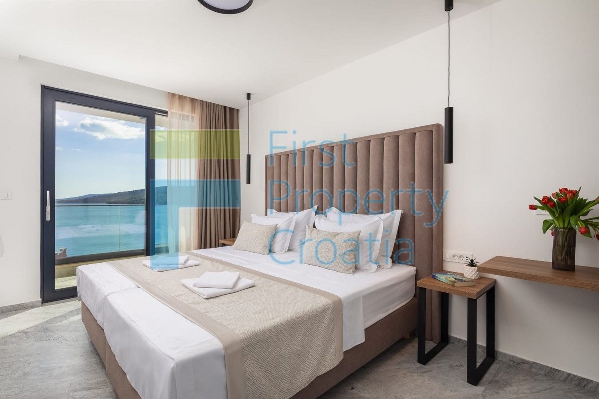 TG1655 - Vila s direktnim putem do mora, okolica Trogira, na prodaju