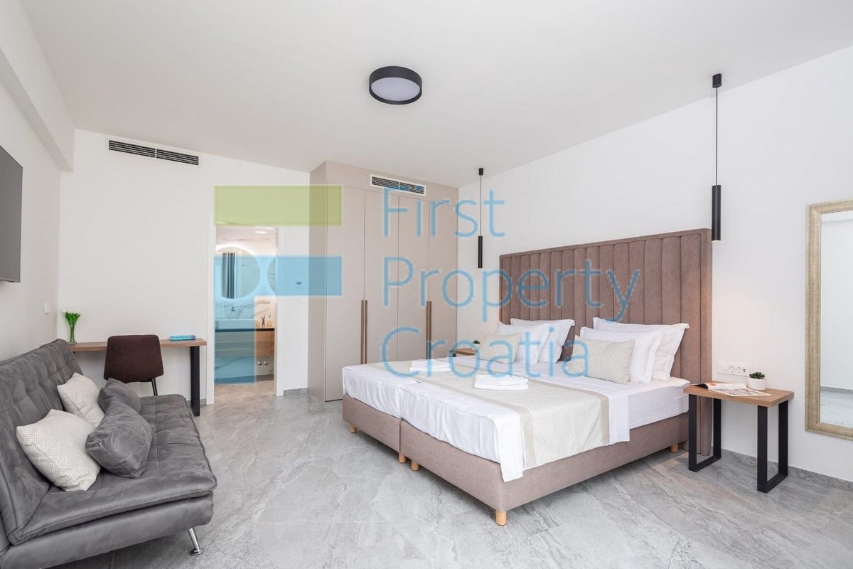 TG1655 - Vila s direktnim putem do mora, okolica Trogira, na prodaju