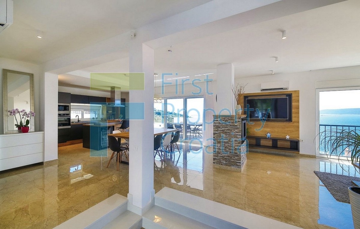 TG1587 - Prekrasna vila smještena samo 90m od mora, Čiovo, na prodaju