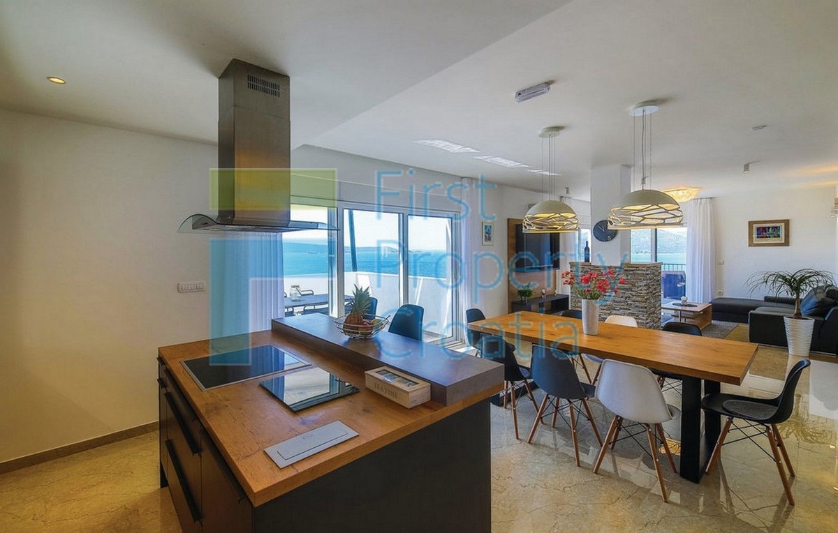 TG1587 - Prekrasna vila smještena samo 90m od mora, Čiovo, na prodaju