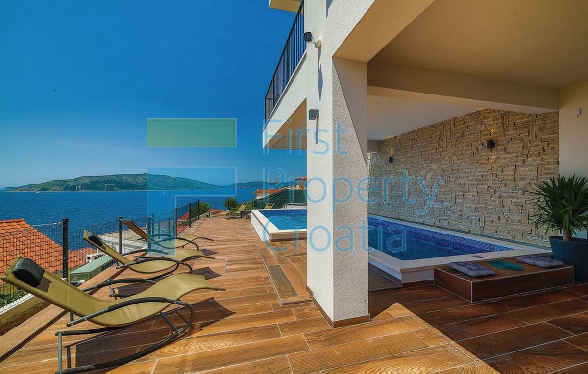 TG1587 - Prekrasna vila smještena samo 90m od mora, Čiovo, na prodaju