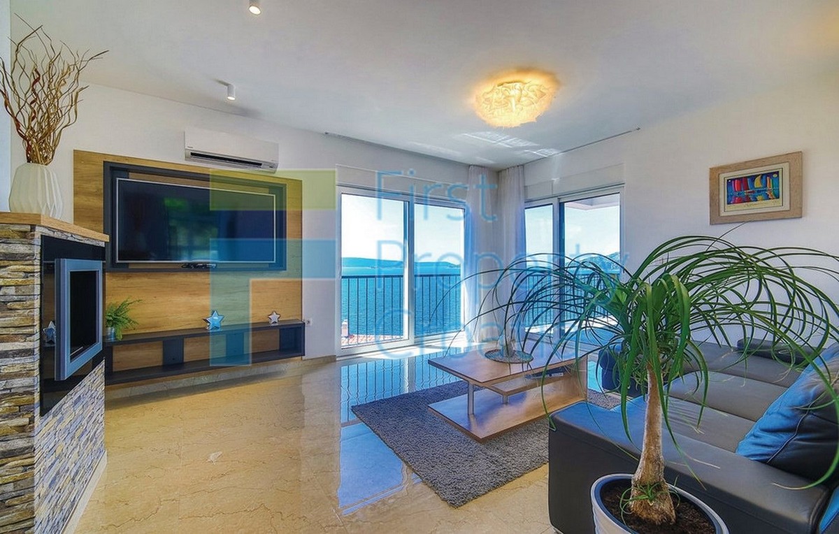 TG1587 - Prekrasna vila smještena samo 90m od mora, Čiovo, na prodaju