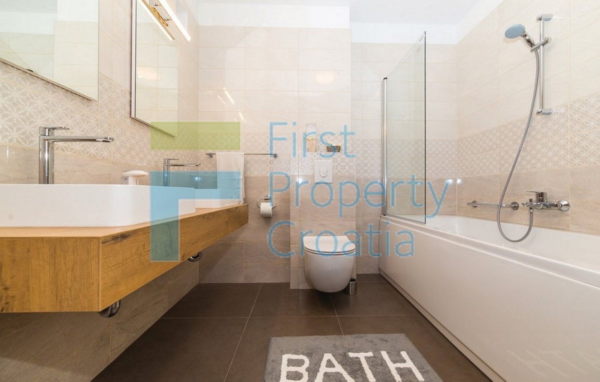 TG1587 - Prekrasna vila smještena samo 90m od mora, Čiovo, na prodaju