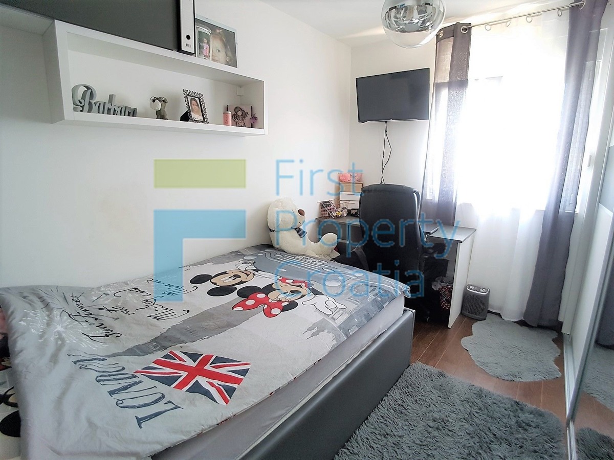 TG1404 – Prostran, potpuno namješten apartman, Čiovo, na prodaju