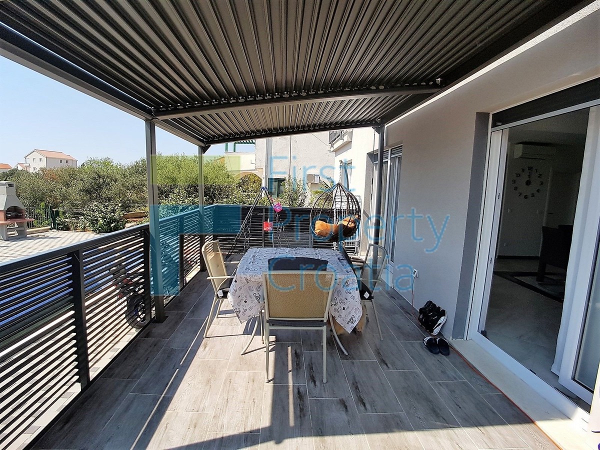 TG1404 – Prostran, potpuno namješten apartman, Čiovo, na prodaju