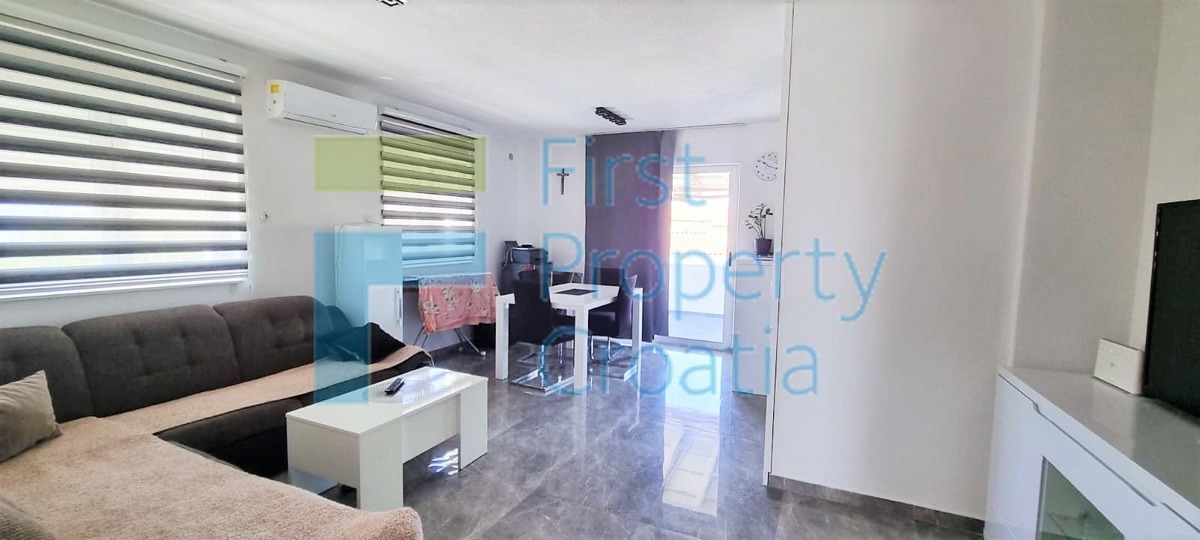 TG1463 – Apartmanski objekt sa 2 stambene jedinice, Čiovo, na prodaju