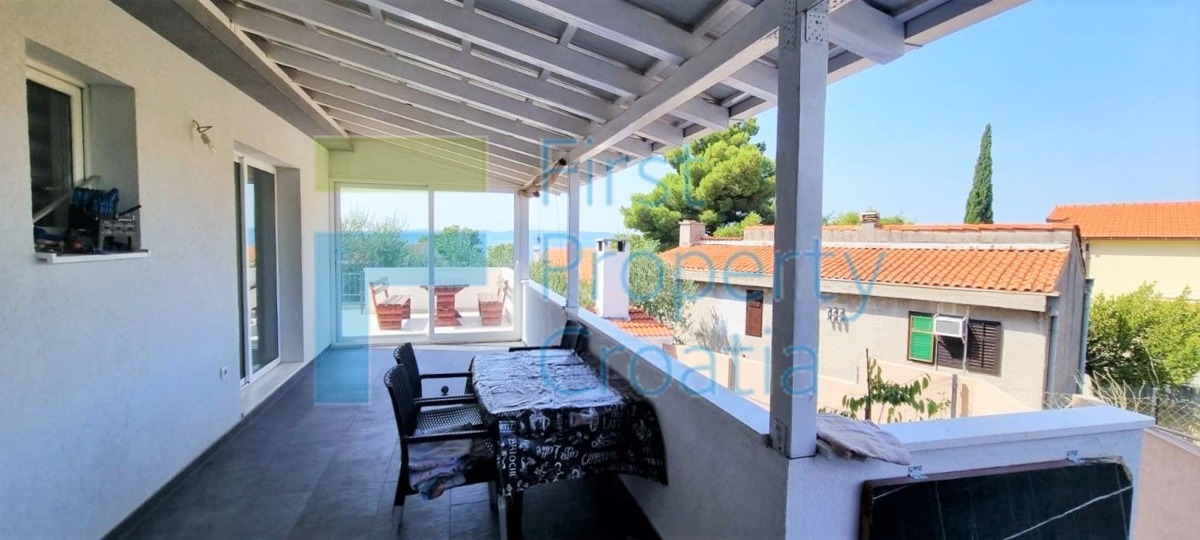 TG1463 – Apartmanski objekt sa 2 stambene jedinice, Čiovo, na prodaju