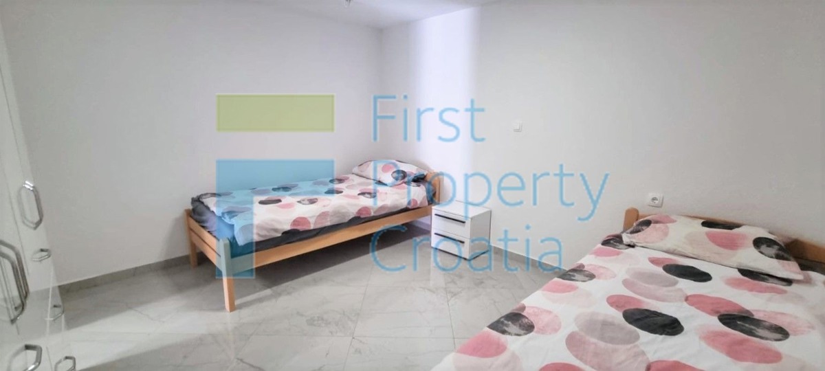 TG1463 – Apartmanski objekt sa 2 stambene jedinice, Čiovo, na prodaju