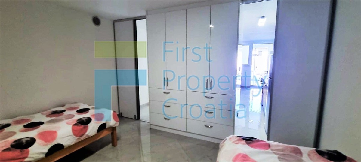 TG1463 – Apartmanski objekt sa 2 stambene jedinice, Čiovo, na prodaju