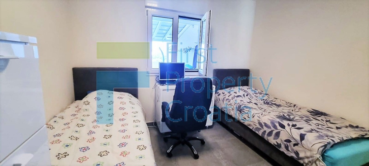 TG1463 – Apartmanski objekt sa 2 stambene jedinice, Čiovo, na prodaju