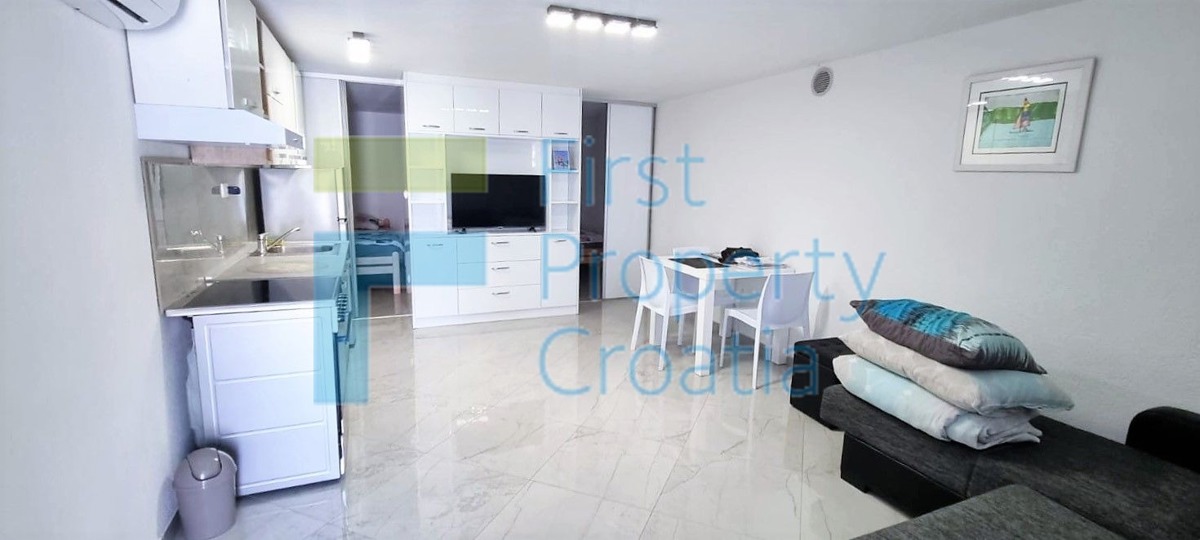 TG1463 – Apartmanski objekt sa 2 stambene jedinice, Čiovo, na prodaju