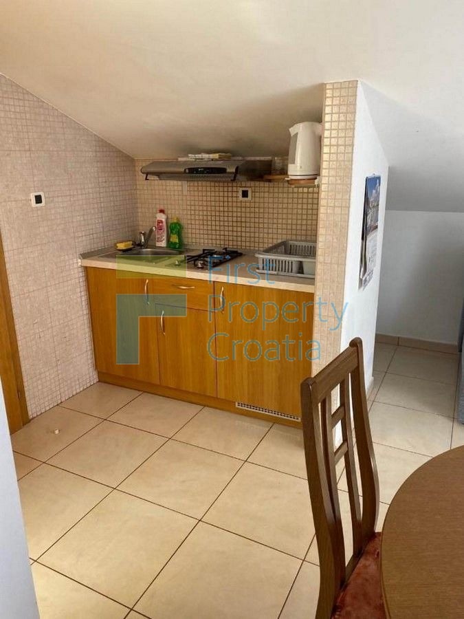 TG1636 - Velika apartmanska vila s grijanim bazenom, Čiovo, na prodaju