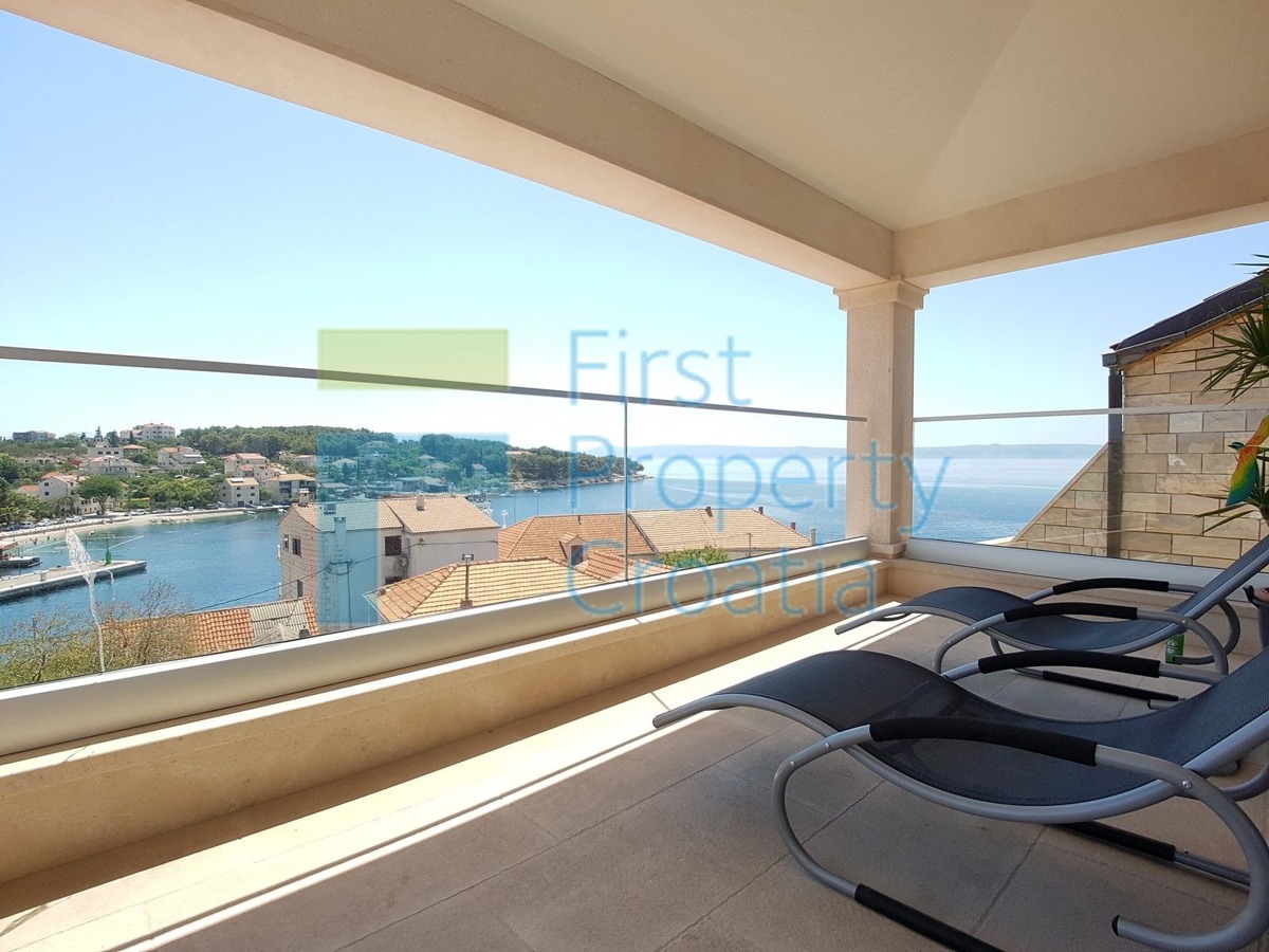 BR1059 - Renovirana kamena kuća samo 70m od mora, Brač, na prodaju