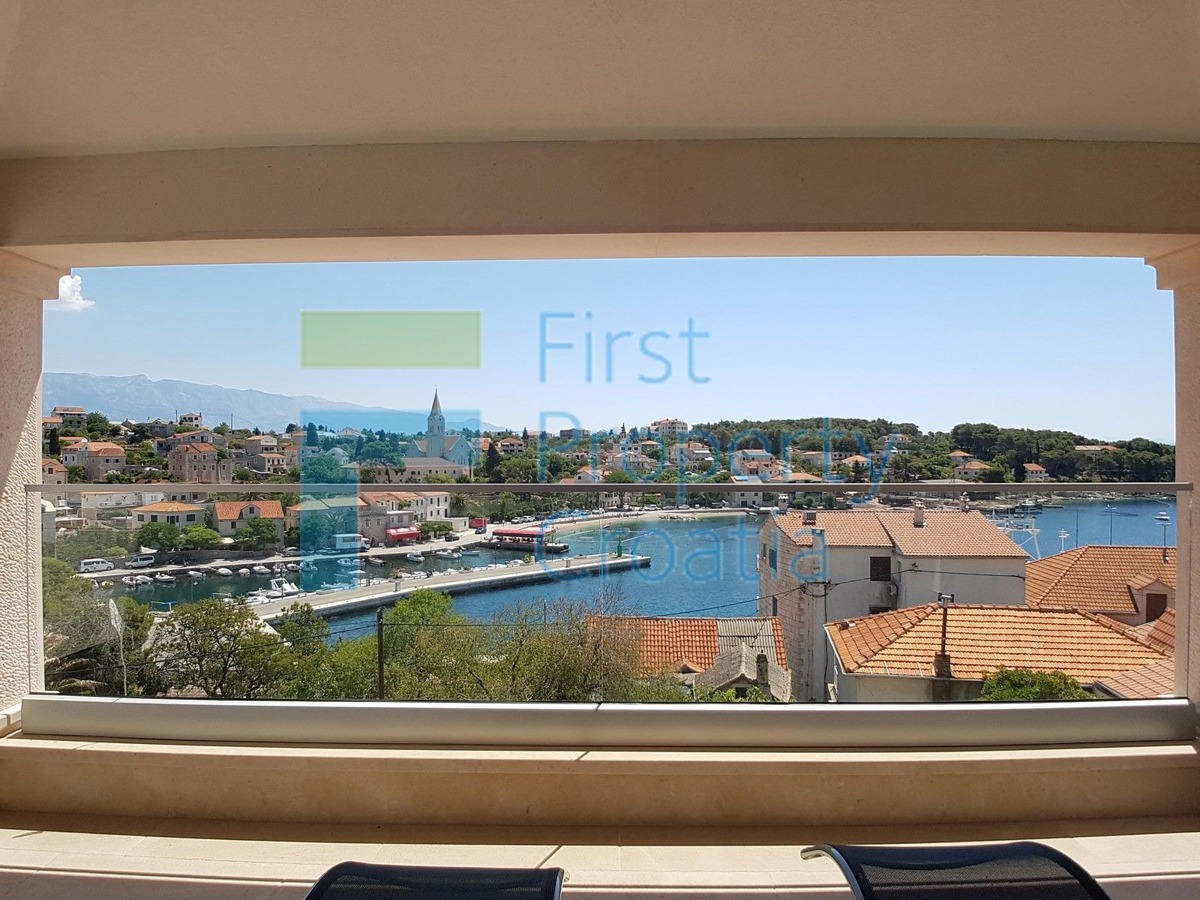 BR1059 - Renovirana kamena kuća samo 70m od mora, Brač, na prodaju