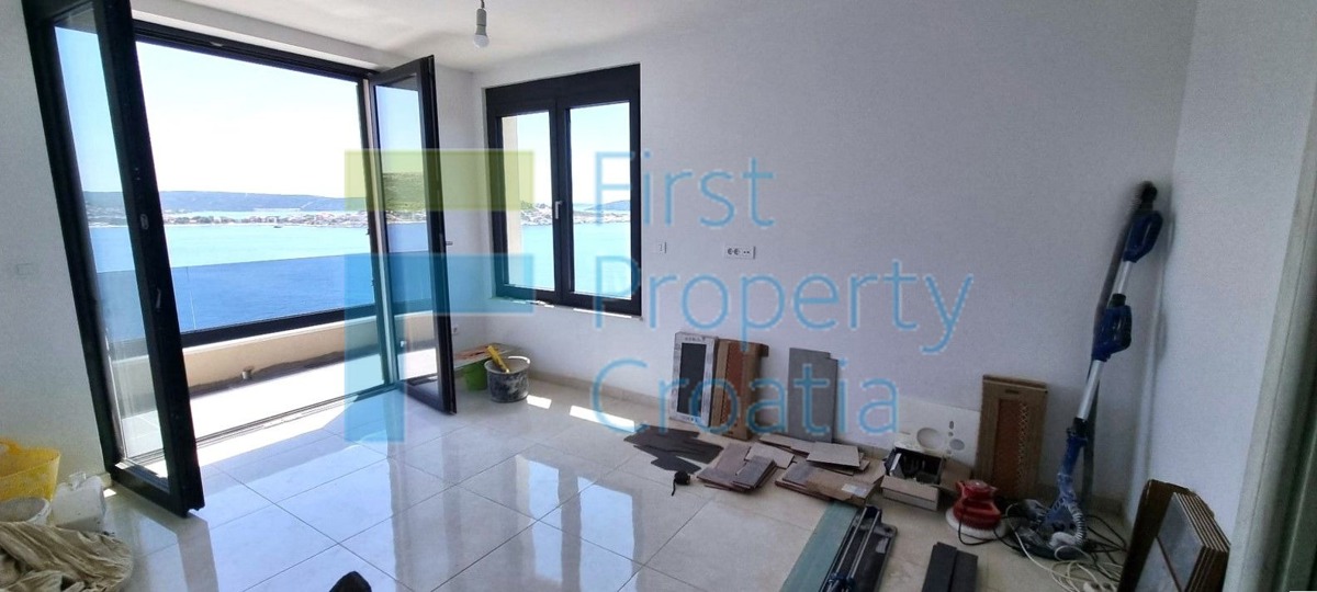 RG1713 - Vila s divnim pogledom na more, okolica Rogoznice, na prodaju