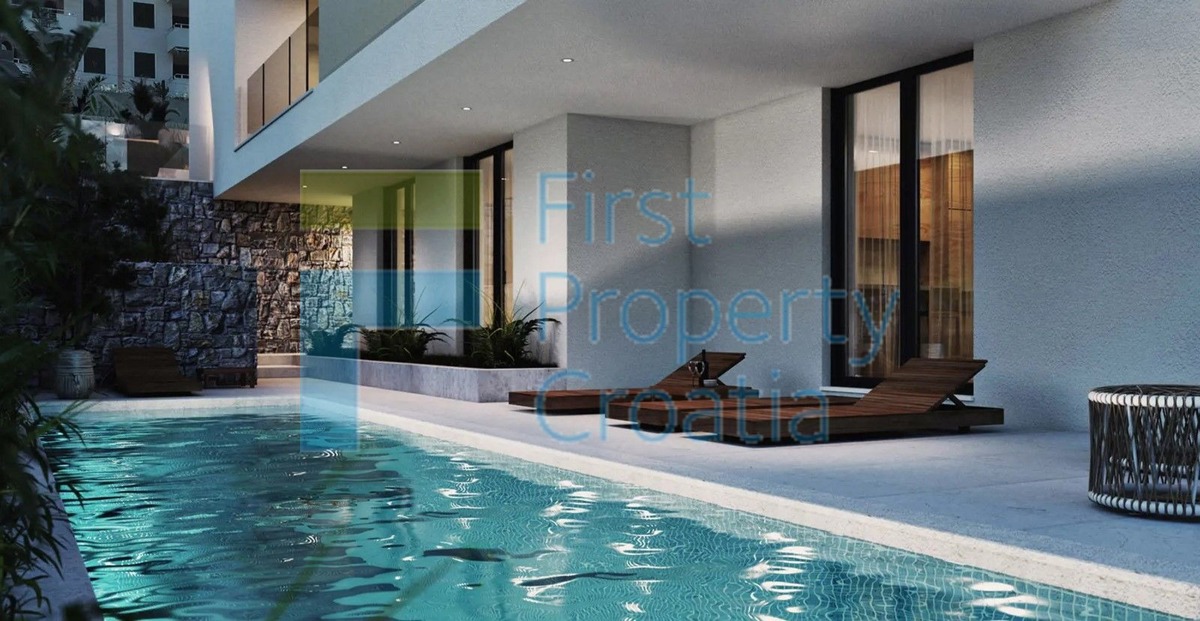 RG1698 - Impresivna vila blizu mora, Rogoznica, na prodaju