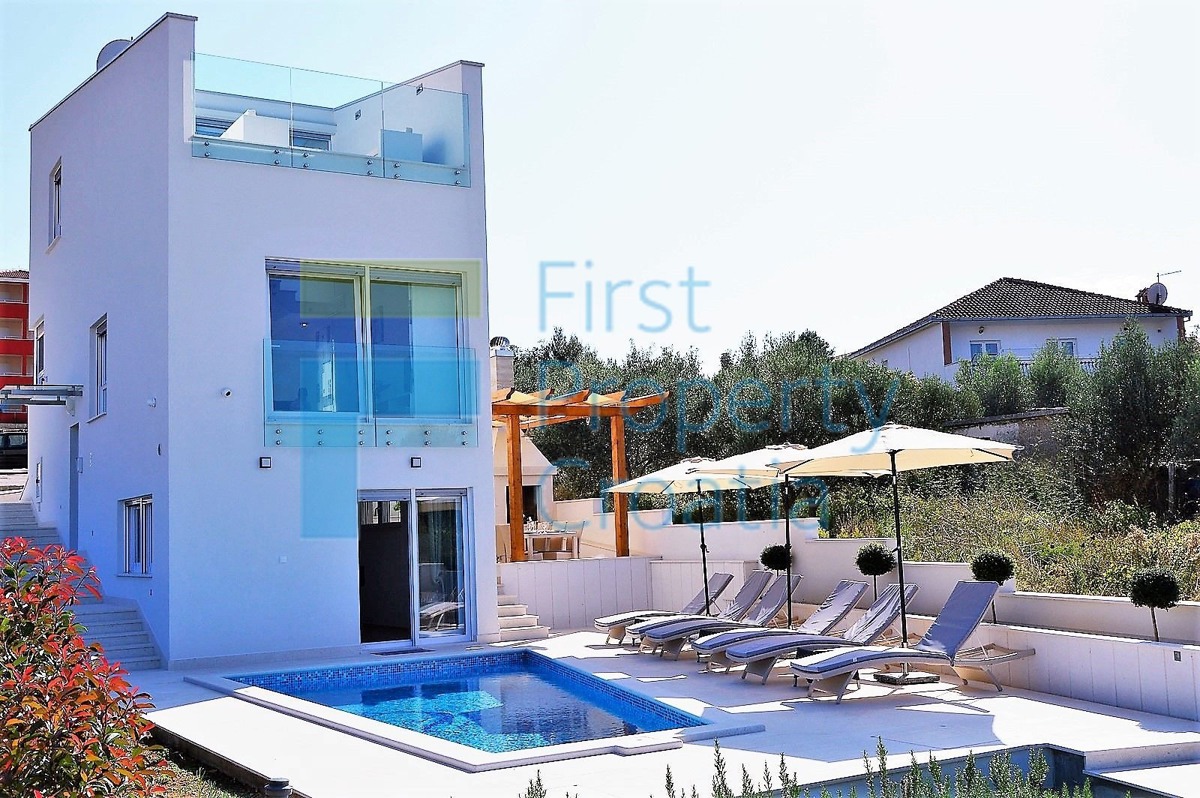 TG1175 - Urbana vila s prekrasnim pogledom na more, Čiovo, na prodaju