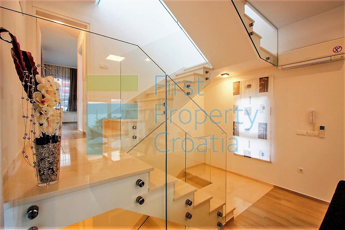 TG1175 - Urbana vila s prekrasnim pogledom na more, Čiovo, na prodaju