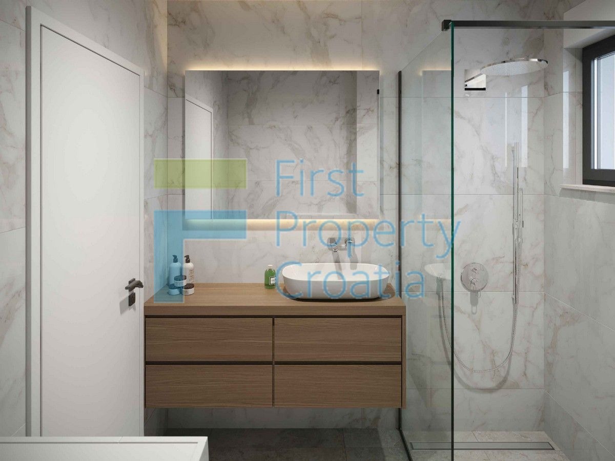 TG1752 - Luksuzni penthouse apartman s bazenom, Čiovo, na prodaju