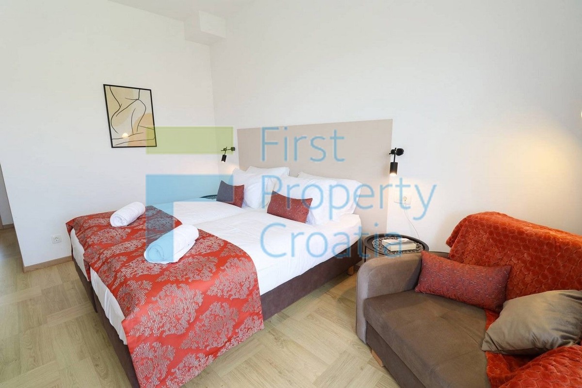 TG1634 - Prostrana vila s prekrasnim pogledom, Čiovo, na prodaju