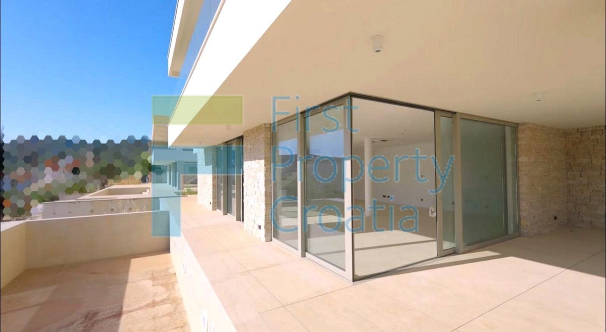 TG1712 - Luksuzne vile s pogledom na more, blizina Trogira, na prodaju