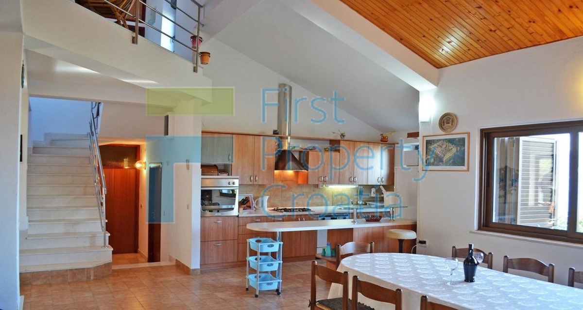 TG1505 - Kuća s prekrasnim pogledom, Čiovo, na prodaju