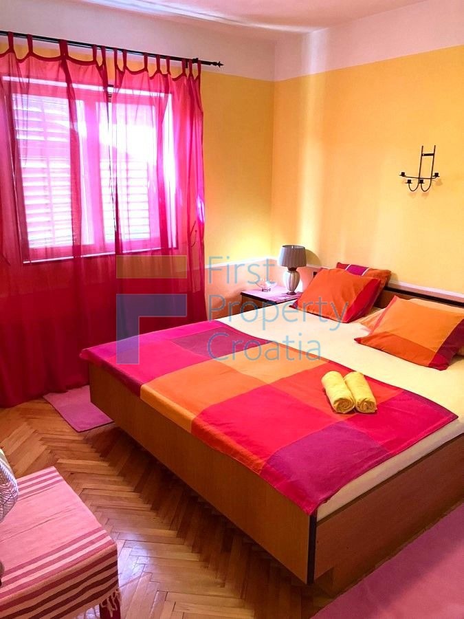 HV1725 - Kuća na prostranoj parceli u blizini mora, Hvar, na prodaju