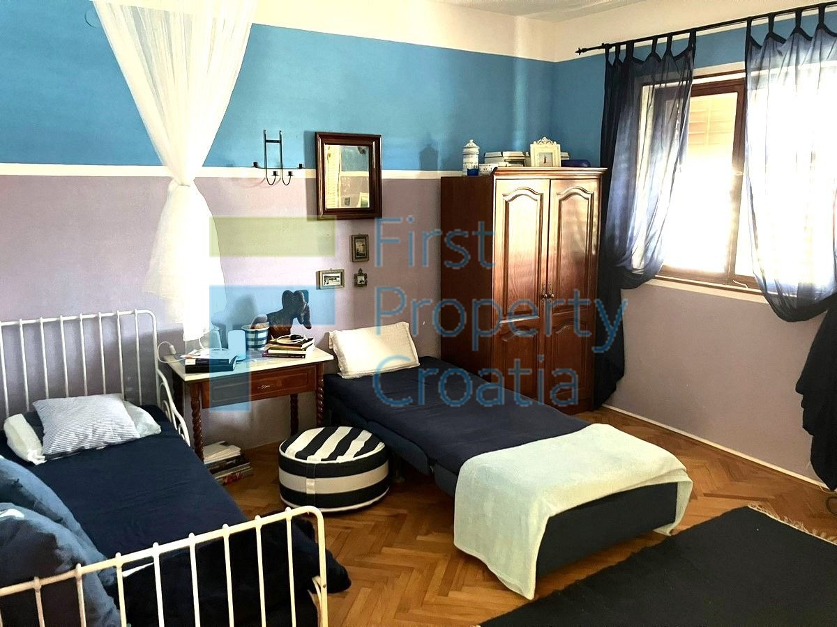 HV1725 - Kuća na prostranoj parceli u blizini mora, Hvar, na prodaju