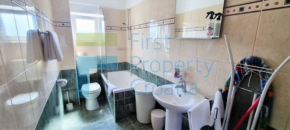 TG1654 – Uređeni apartman na atraktivnoj lokaciji, Čiovo, na prodaju