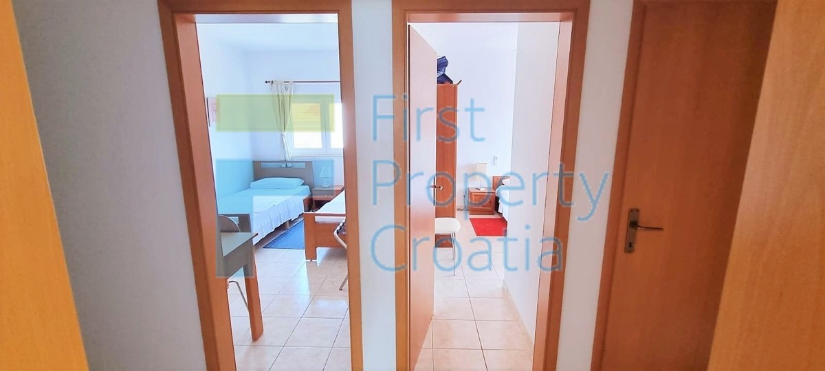 TG1654 – Uređeni apartman na atraktivnoj lokaciji, Čiovo, na prodaju