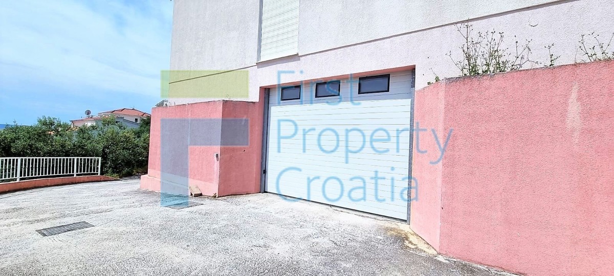 TG1654 – Uređeni apartman na atraktivnoj lokaciji, Čiovo, na prodaju