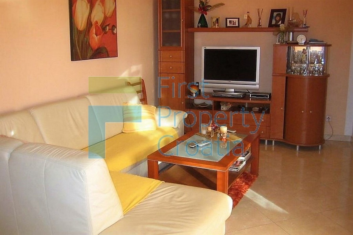 HV1380 - Kuća u ugodnom predjelu na južnoj strani Hvara, na prodaju