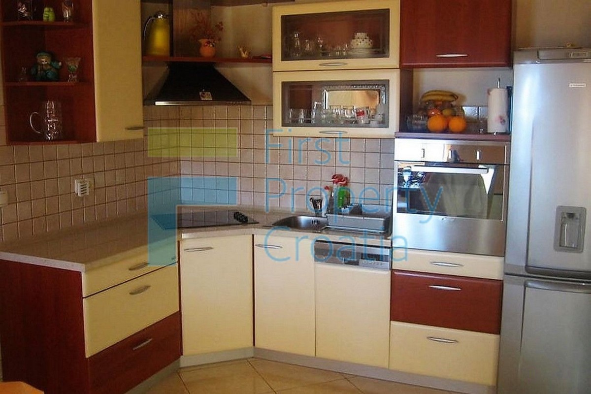 HV1380 - Kuća u ugodnom predjelu na južnoj strani Hvara, na prodaju