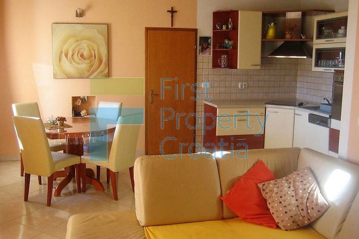 HV1380 - Kuća u ugodnom predjelu na južnoj strani Hvara, na prodaju