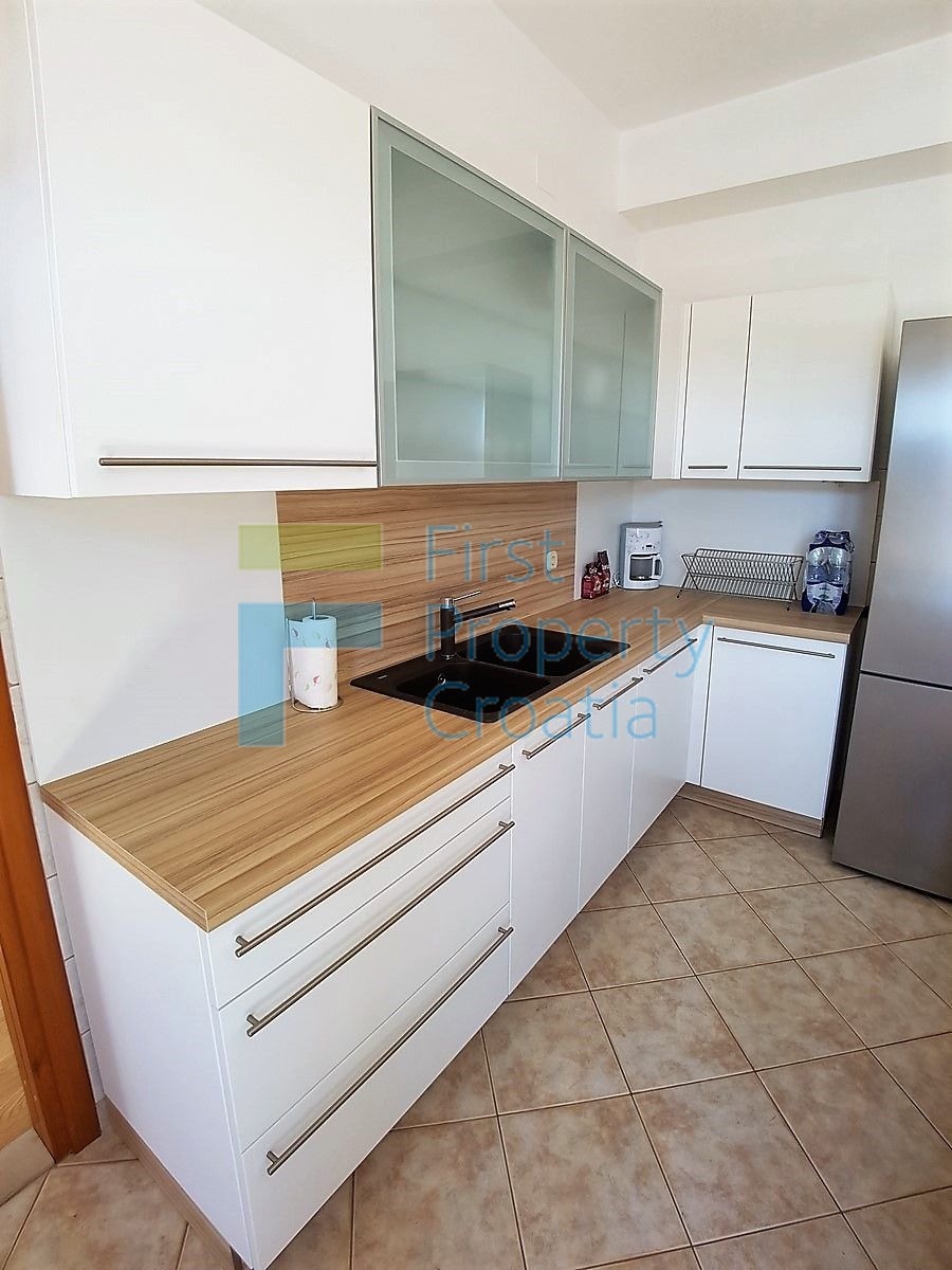 BR1251 - Tradicionalna kamena kuća prvi red do mora, Brač, na prodaju