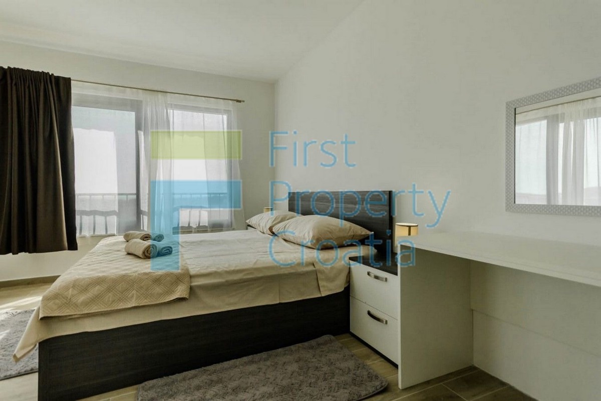 TG1640 - Vila s panoramskim pogledom, okolica Trogira, na prodaju