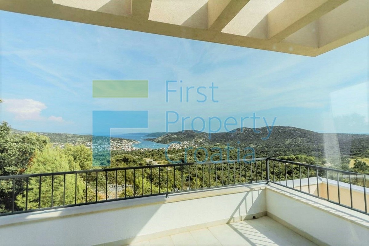 TG1640 - Vila s panoramskim pogledom, okolica Trogira, na prodaju