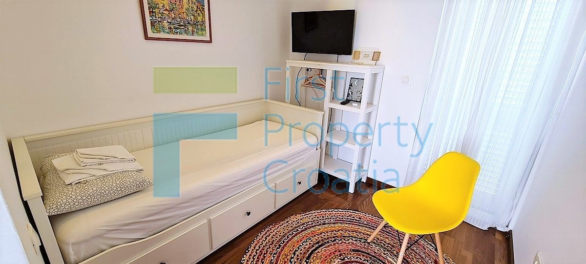 BR1517 - Vila na velikoj parceli u mirnom ambijentu, Brač, na prodaju